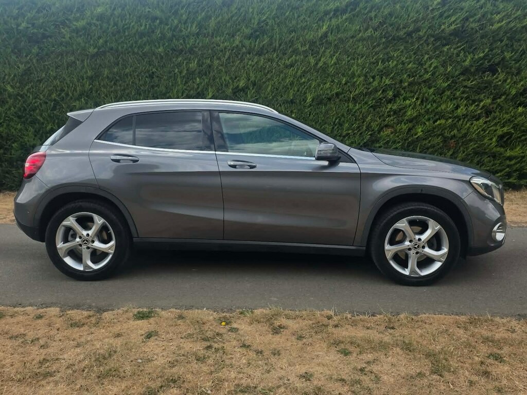 Mercedes-Benz GLA Class Gla 200D Sport Premium Plus Grey #4