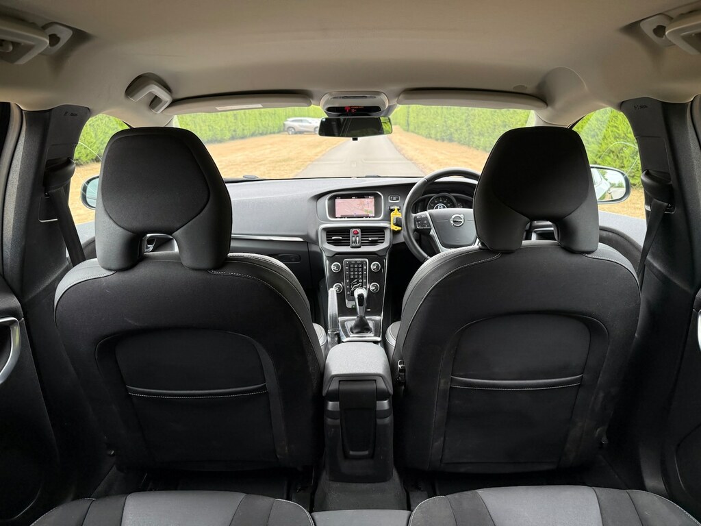 Volvo V40 D2 R-design U1807 Ulez Red #11