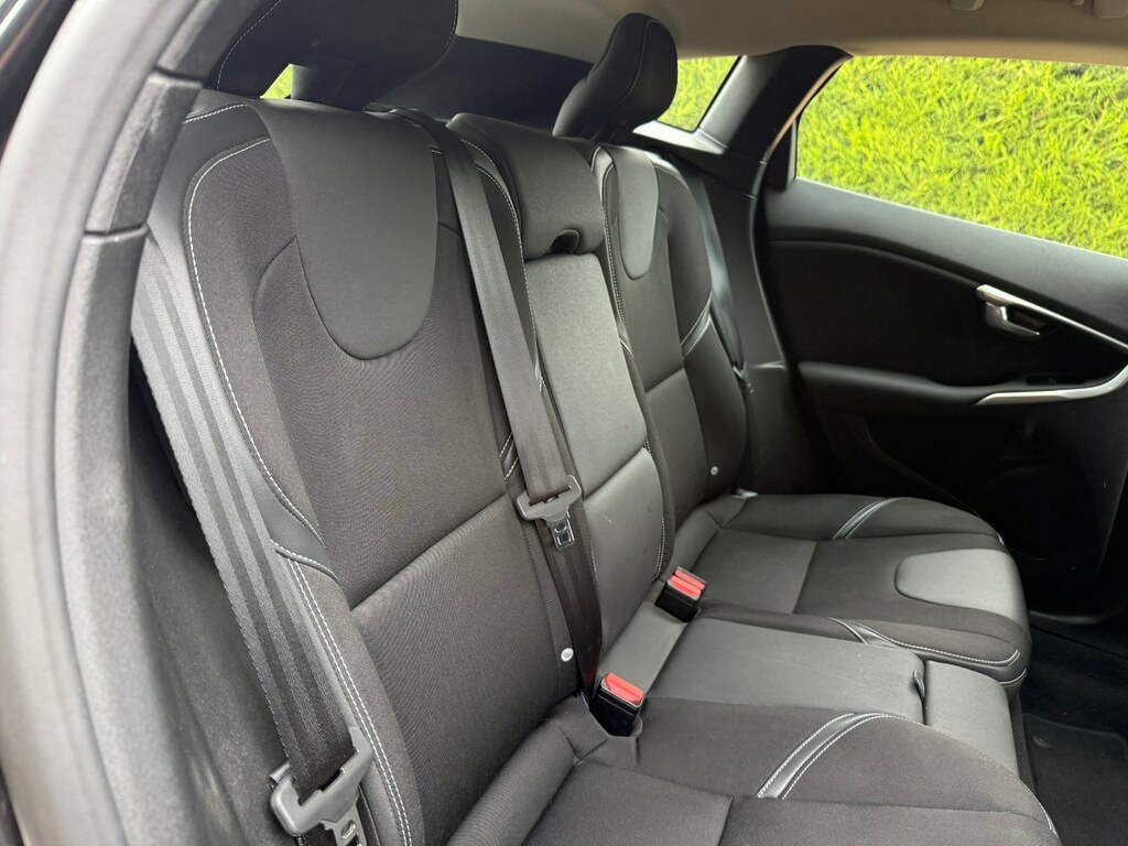 Volvo V40 D2 R-design U1807 Ulez Red #9