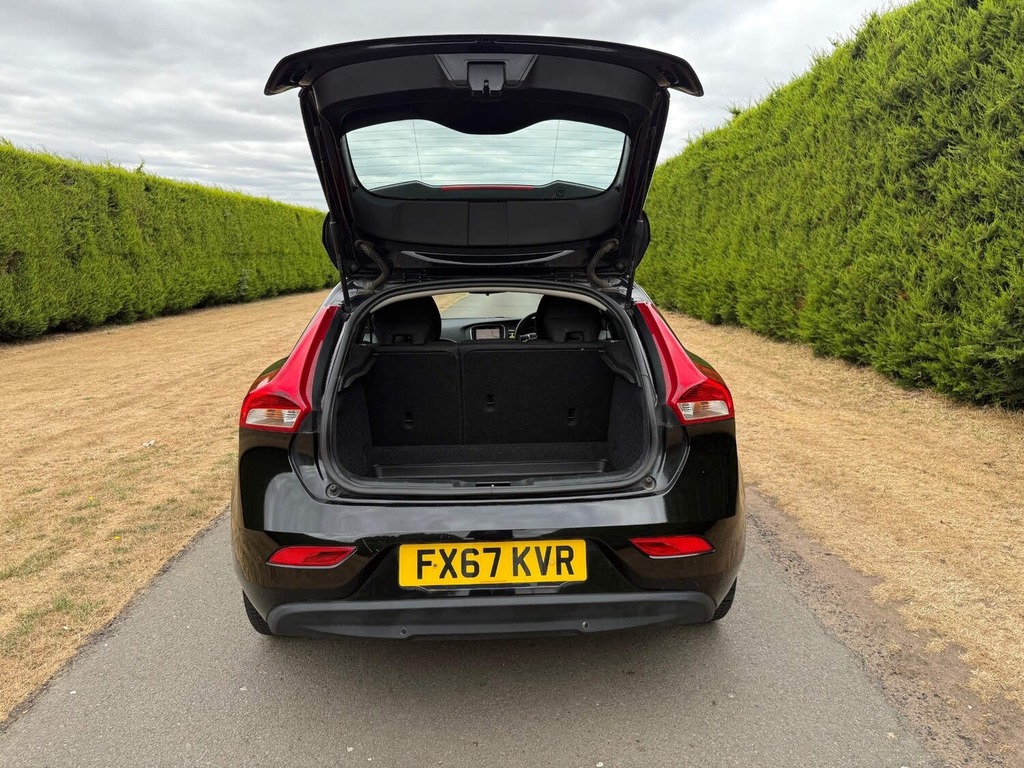 Volvo V40 D2 R-design U1807 Ulez Red #20
