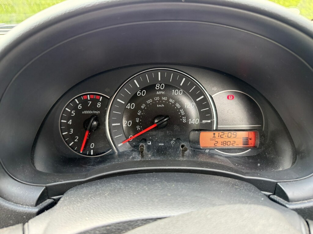 Nissan Micra Visia Red #15