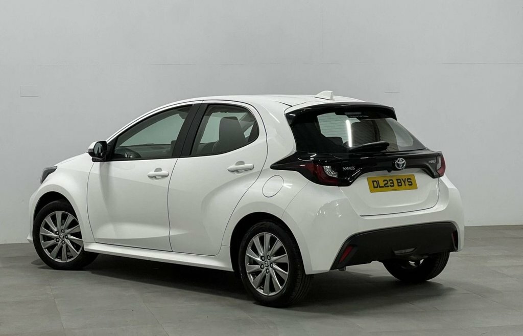 Toyota Yaris 1.5L Icon DL23BYS White #2