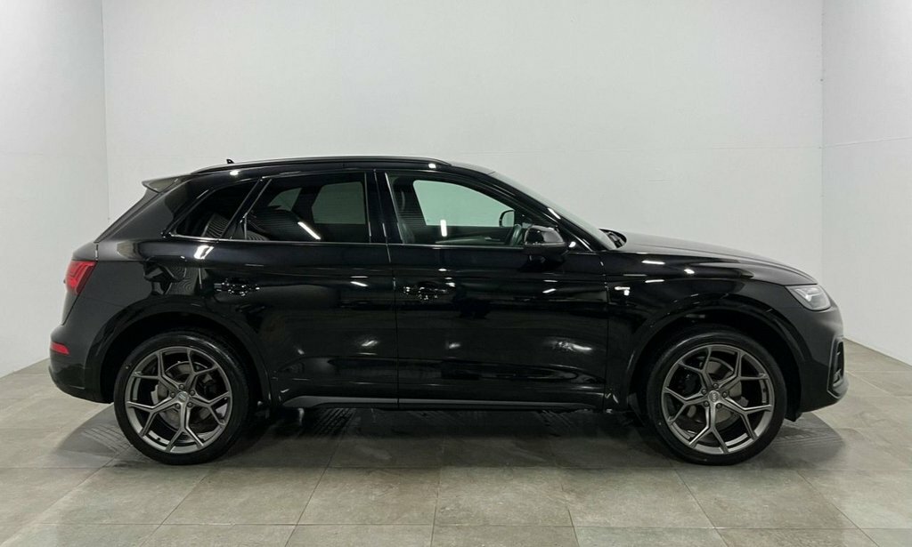 Audi Q5 2L S Line YY74PXH Black #4