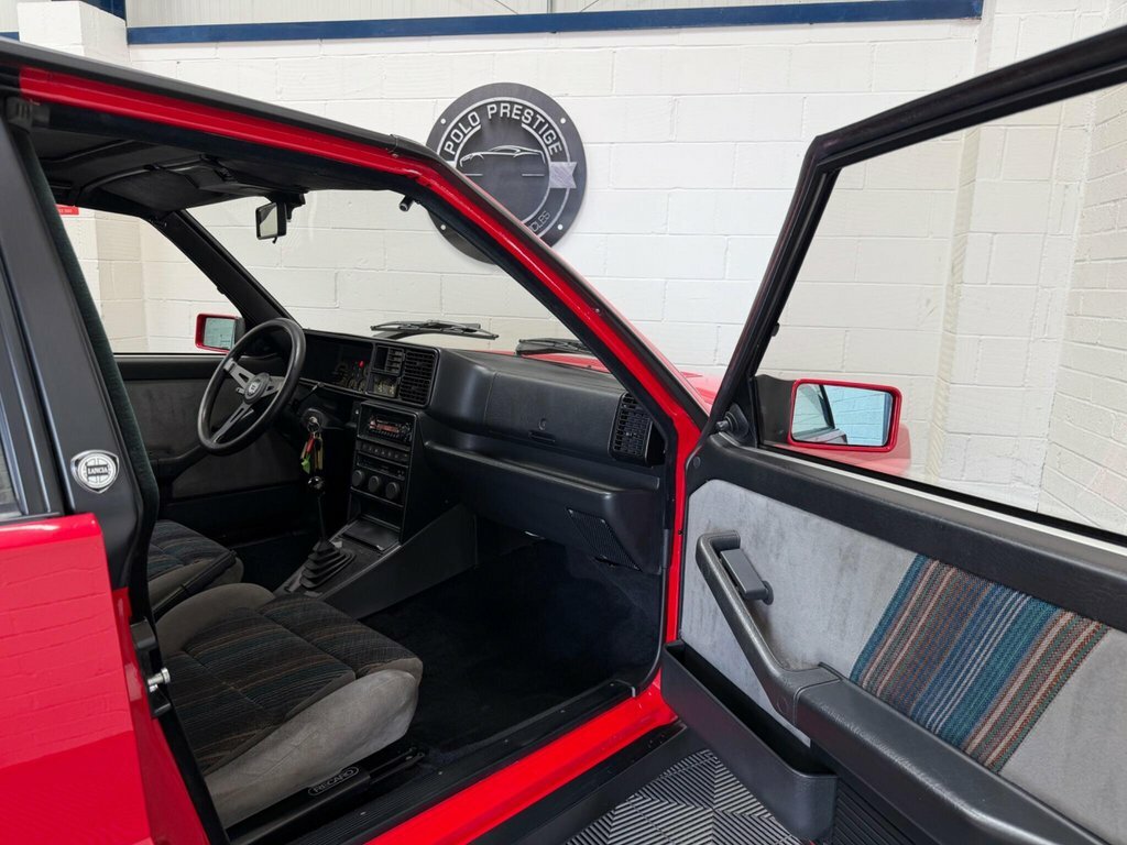 Lancia Delta Hatchback Grey #28