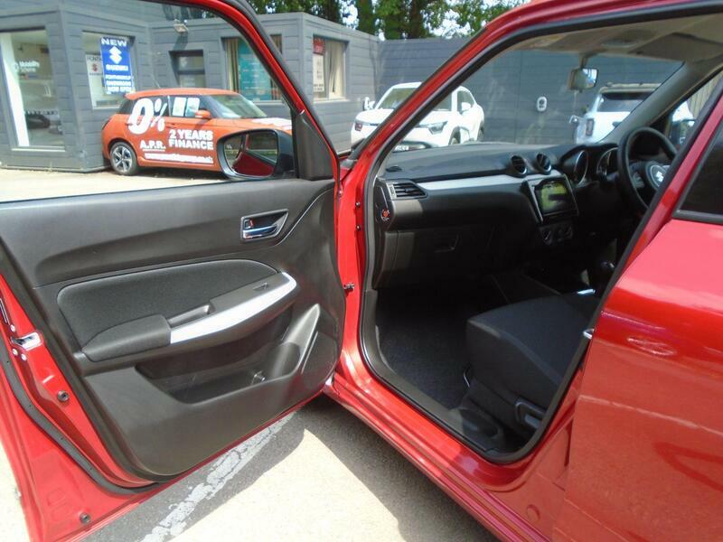 Suzuki Swift Dualjet Mhev Sz-l Hatchback White #25