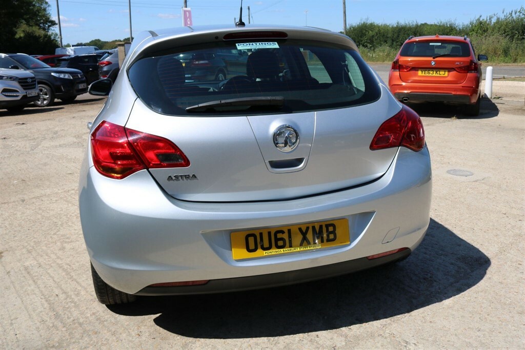 Vauxhall Astra 1.6 16V Sri Sports #9