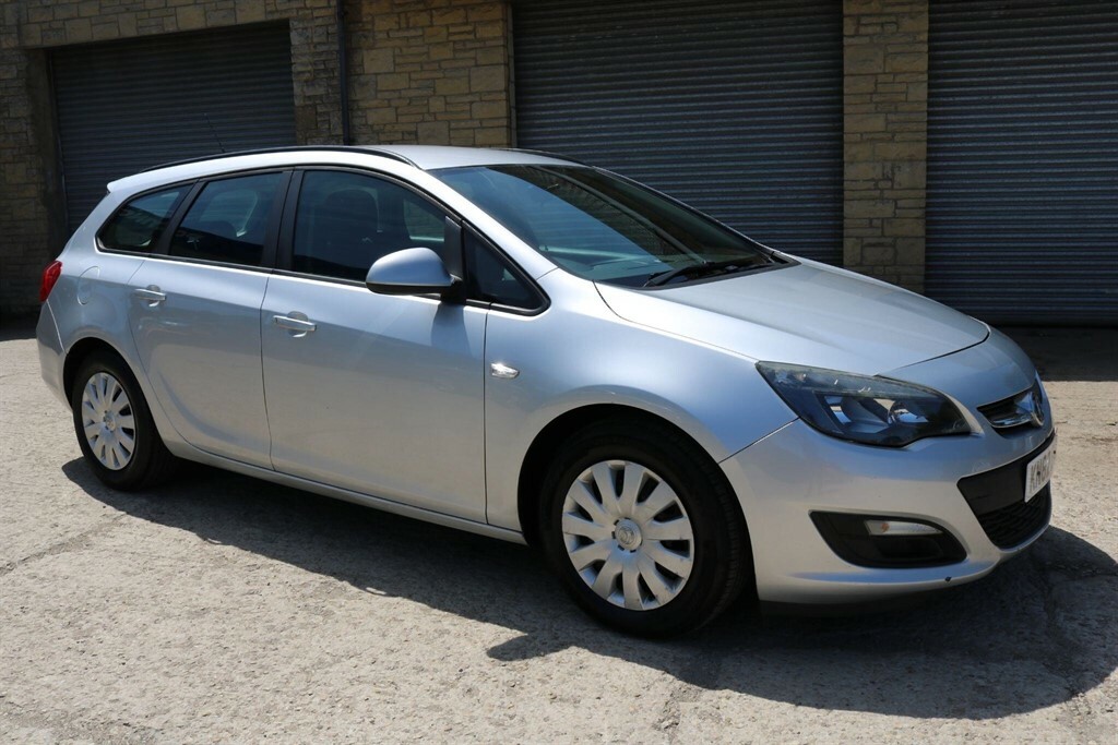 Vauxhall Astra 1.7 Cdti Ecoflex Exclusiv Sports Tourer Euro 5 S  #2