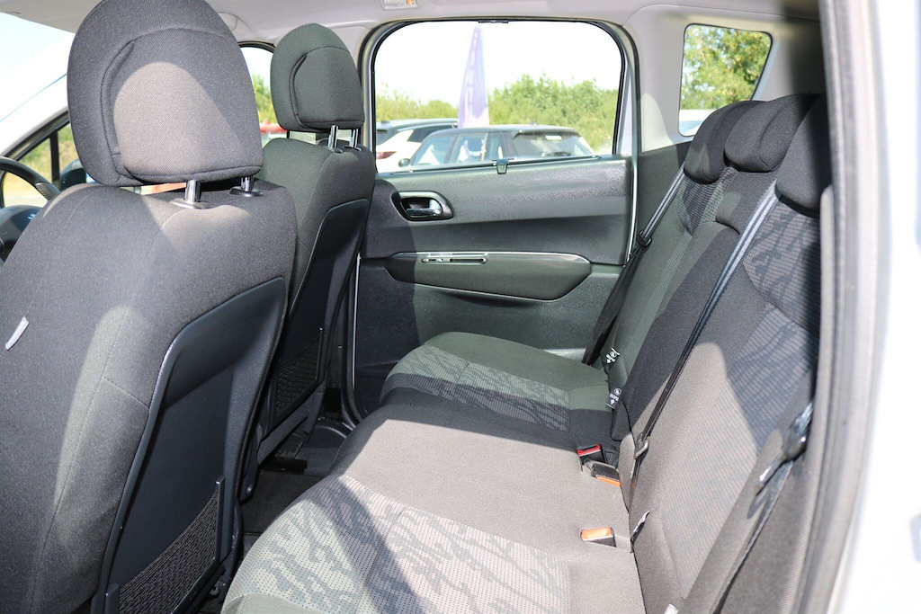 Peugeot 3008 Hatchback Brown #22