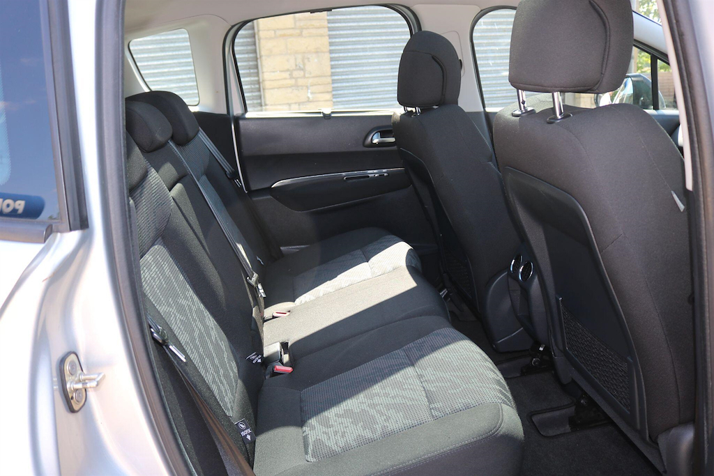 Peugeot 3008 Hatchback Brown #21