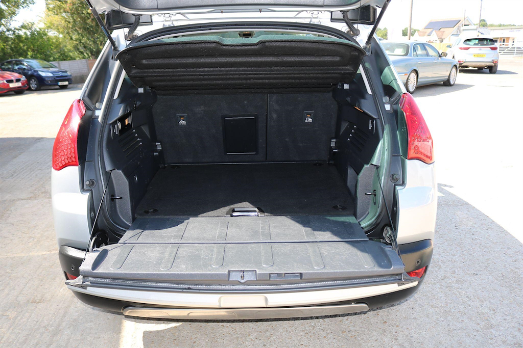 Peugeot 3008 Hatchback Brown #23