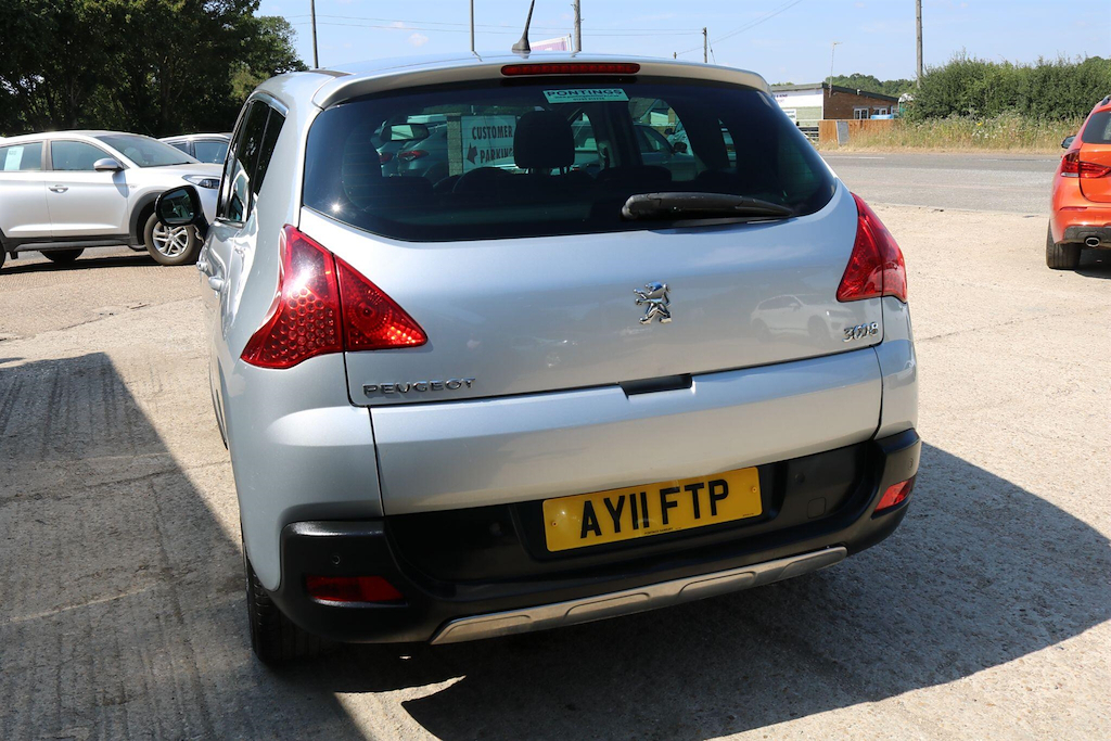 Peugeot 3008 Hatchback Brown #9