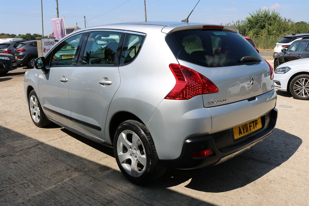 Peugeot 3008 Hatchback Brown #10
