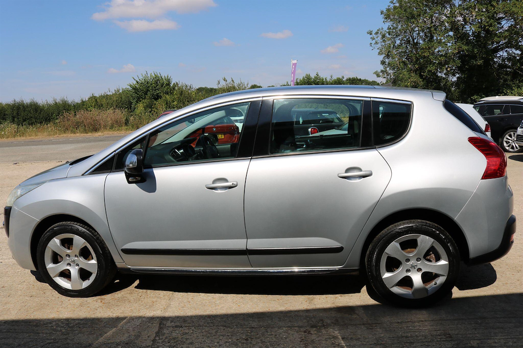 Peugeot 3008 Hatchback Brown #12