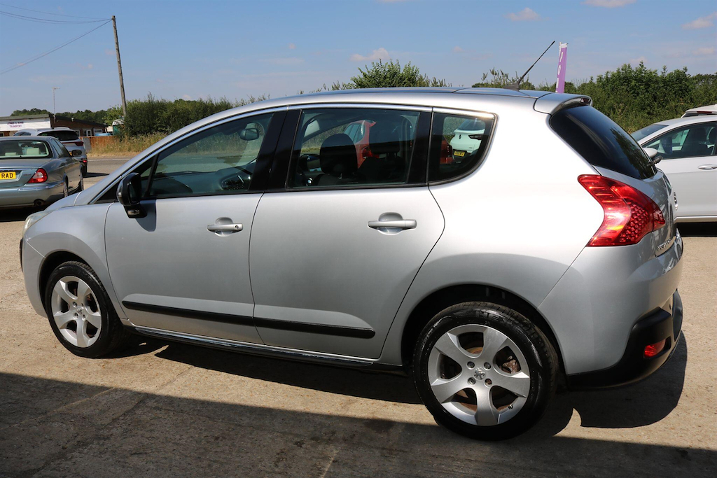 Peugeot 3008 Hatchback Brown #11