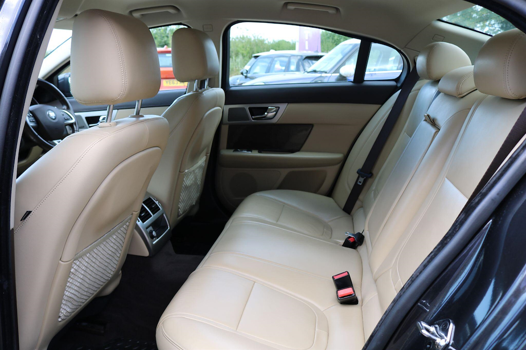 Jaguar XF Green #22