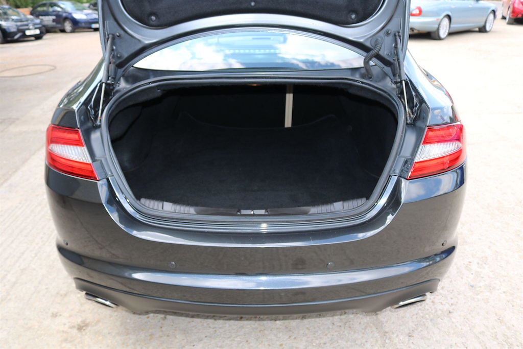 Jaguar XF Green #23