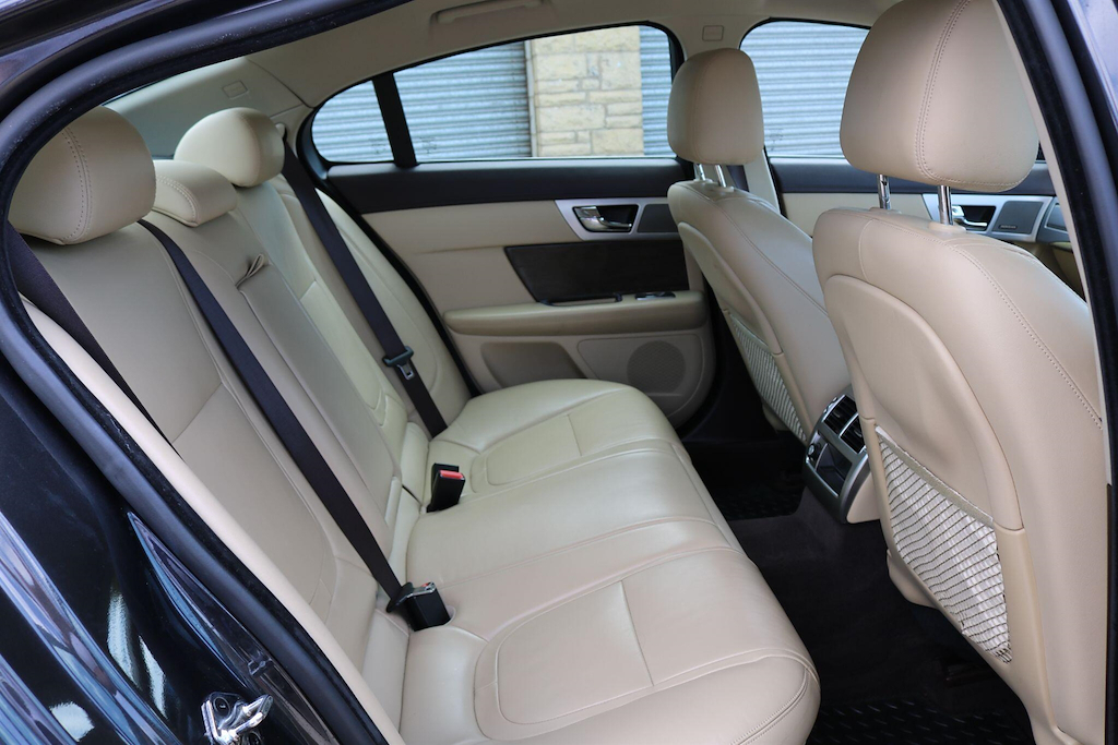 Jaguar XF Green #21