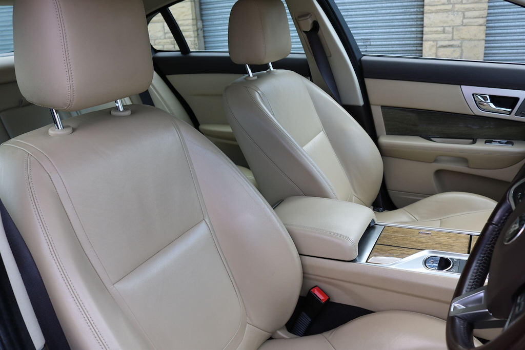 Jaguar XF Green #18