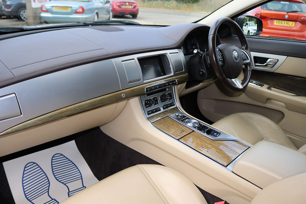 Jaguar XF Green #20