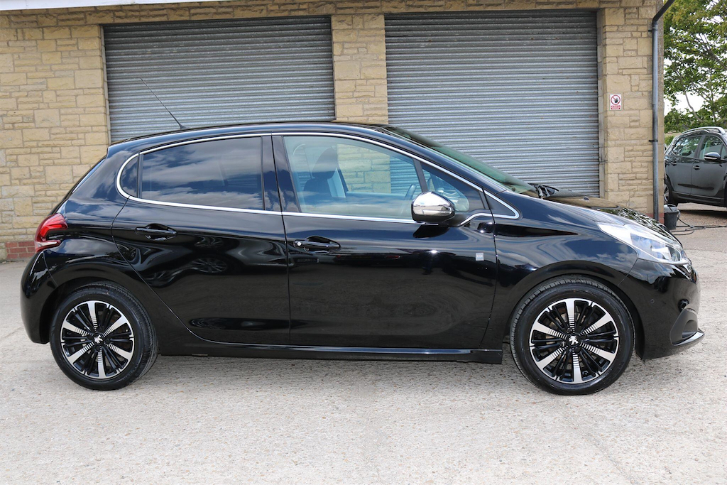 Peugeot 208 1.2 Puretech Tech Edition Euro 6 Ss Black #4