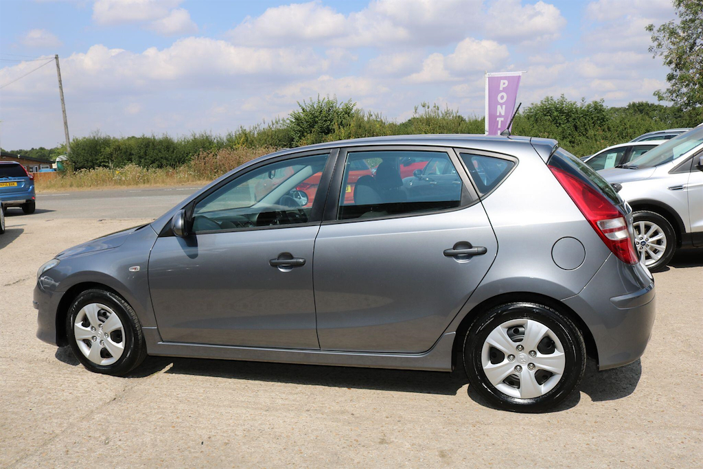 Hyundai I30 Crdi Premium Black #10