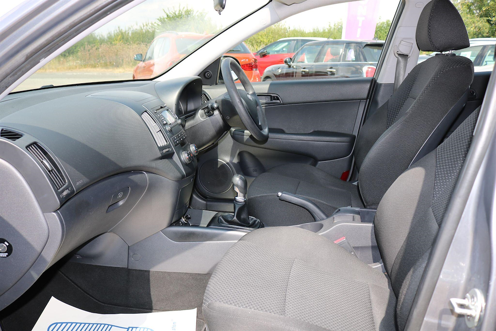 Hyundai I30 Crdi Premium Black #17