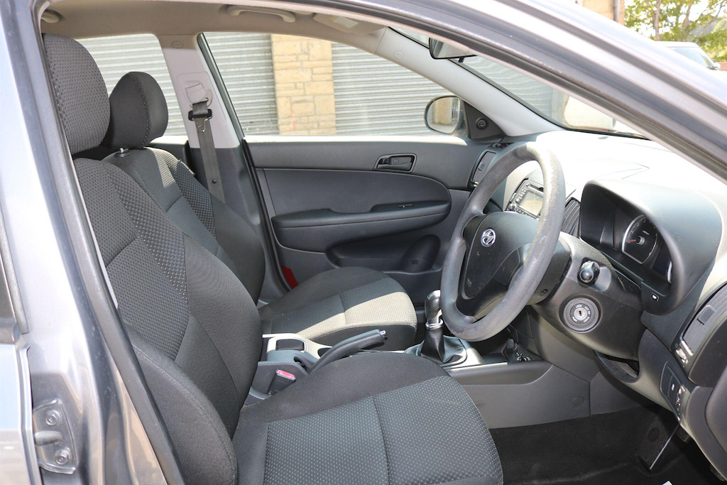 Hyundai I30 Crdi Premium Black #14