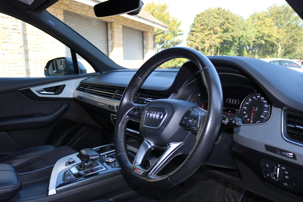 Audi Q7 3.0L Tdi Quattro S Line 215 Bhp Black #11