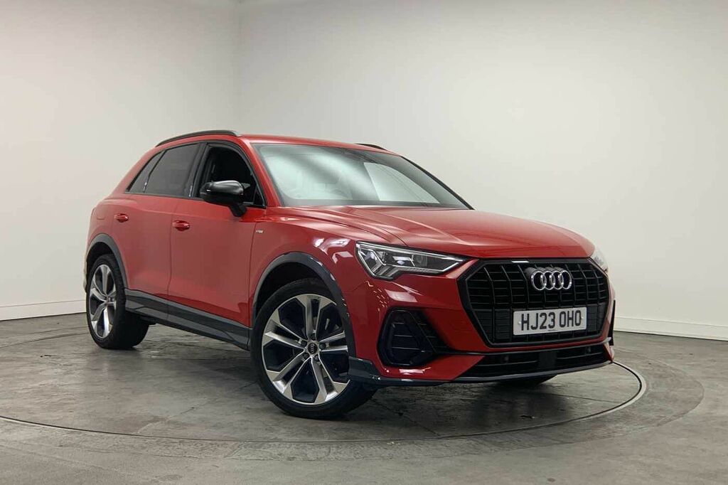 Audi Q3 Black Edition 35 Tdi 150 Ps S Tronic - 2023 Red