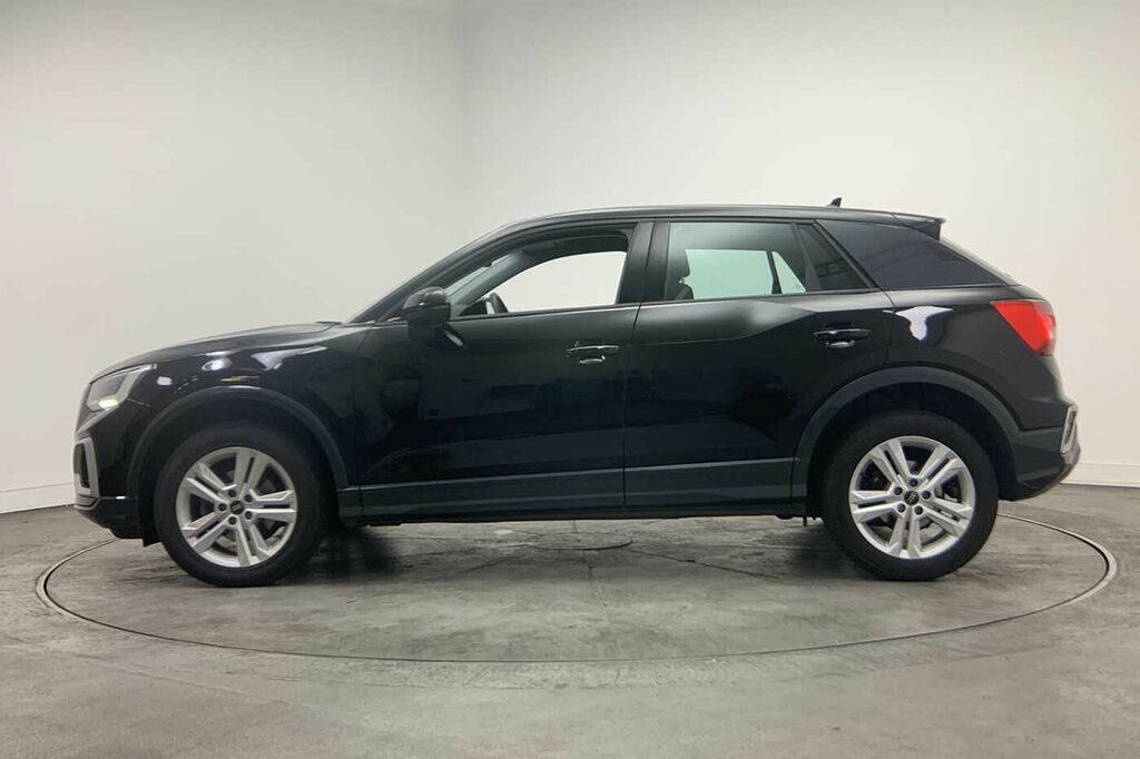 Audi Q2 Sport 30 Tfsi 110 Ps 6-Speed Black #4