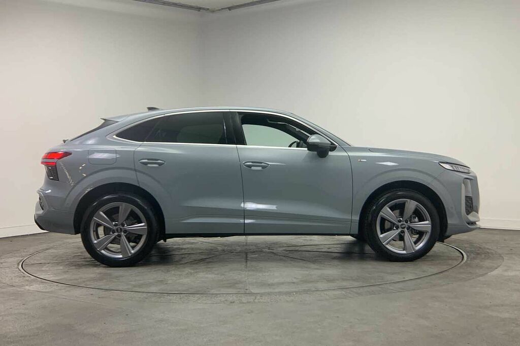 Audi Q3 S Line Tfsi 150 Ps S Tronic - 2026 HG26NYD Grey #4