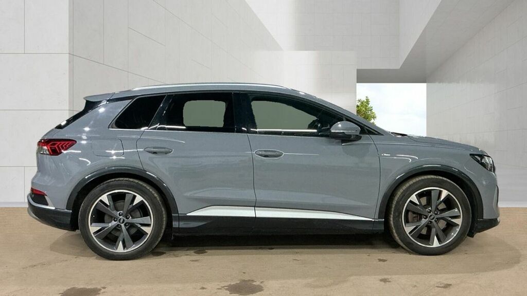 Audi Q4 E Tron Q4 S Line 40 E-tron 150,00 Kw - 2022 Grey #4