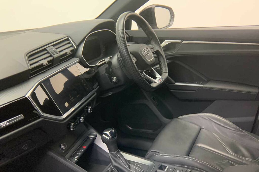 Audi Q3 Black Edition 35 Tfsi 150 Ps S Tronic White #2