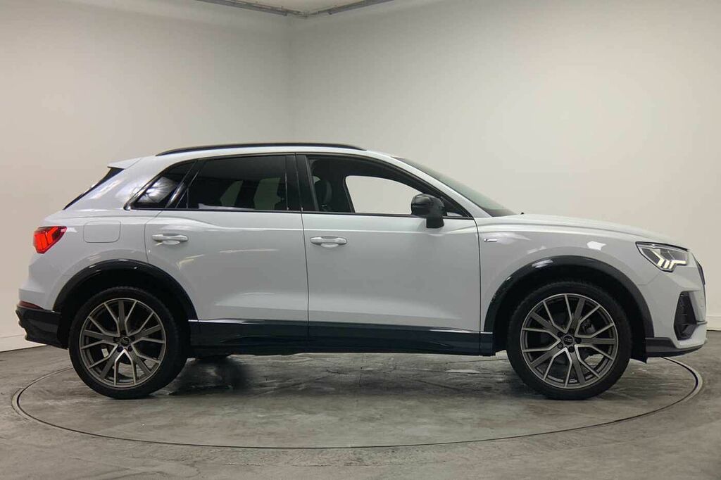 Audi Q3 Black Edition 35 Tfsi 150 Ps S Tronic White #4