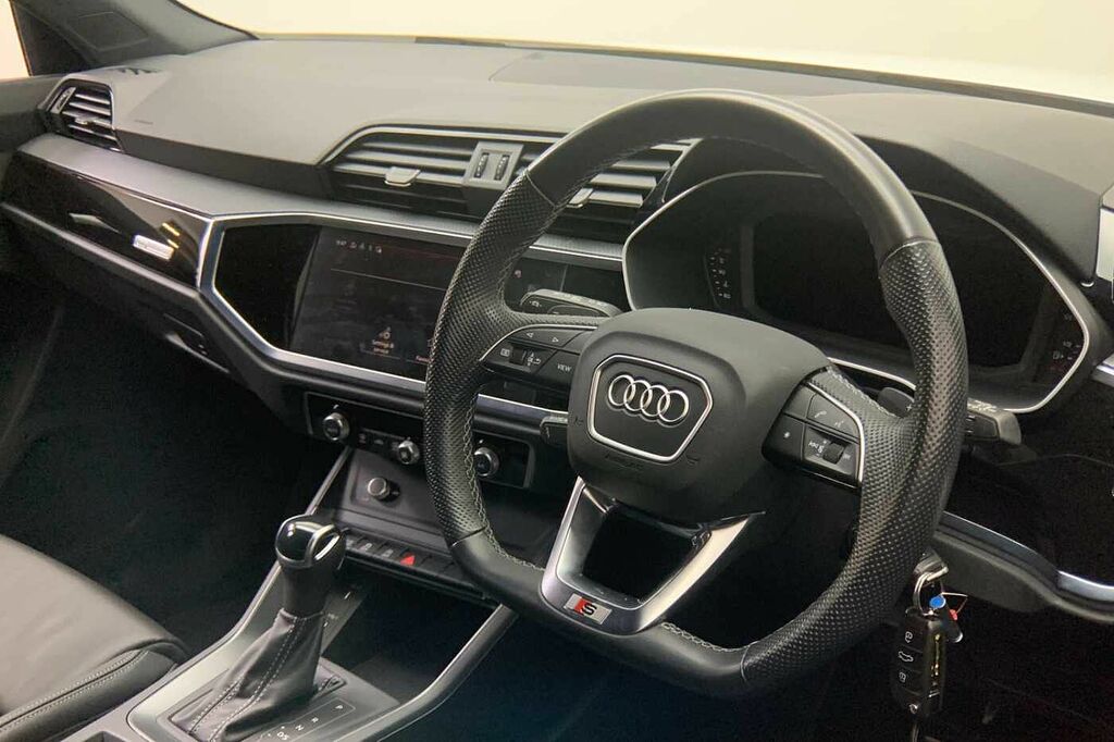 Audi Q3 Black Edition 35 Tfsi 150 Ps S Tronic White #6