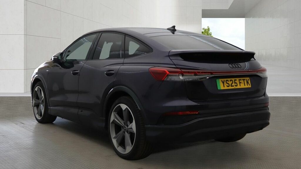 Audi Q4 E Tron Q4 Sportback Black Edition 45 E-tron Quattro 210,0 YS25FTK Purple #3