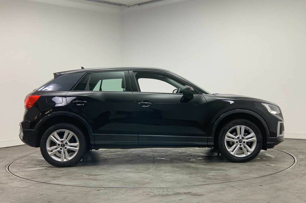 Audi Q2 Sport 30 Tfsi 110 Ps 6-Speed Black #4