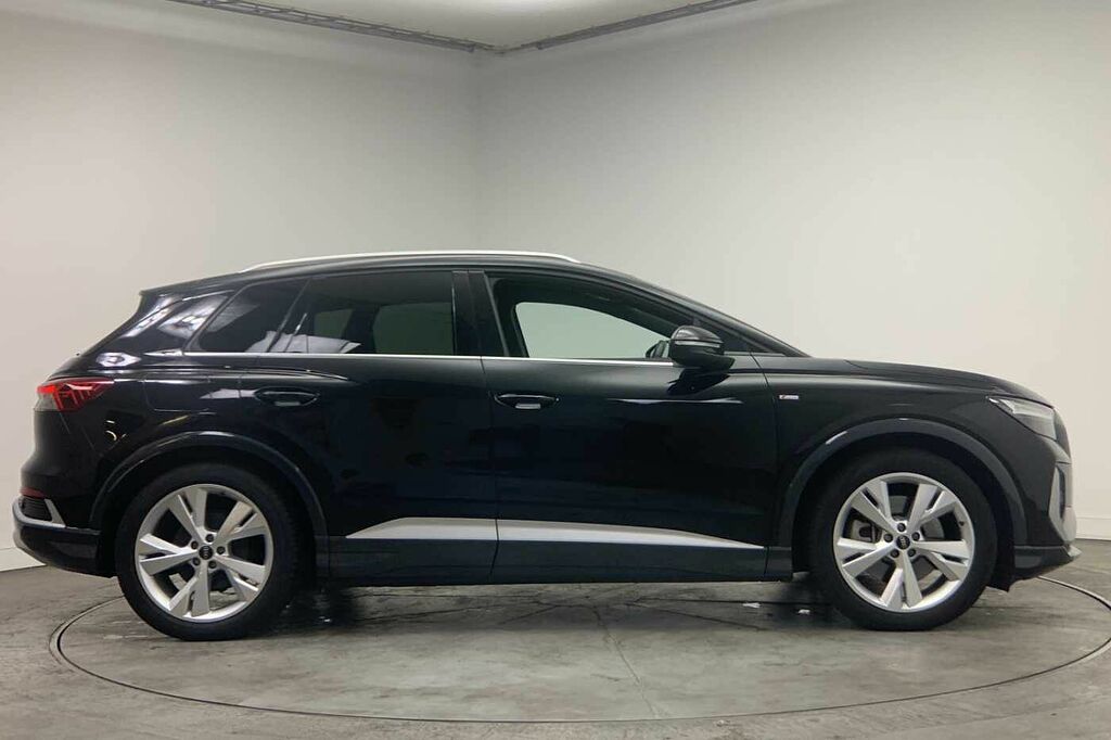 Audi Q4 E Tron Q4 S Line 40 E-tron 150,00 Kw - 2023 Black #4