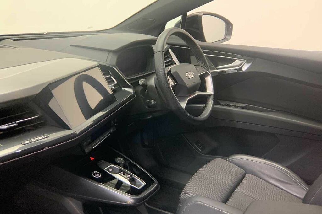 Audi Q4 E Tron Q4 S Line 40 E-tron 150,00 Kw - 2023 Black #2