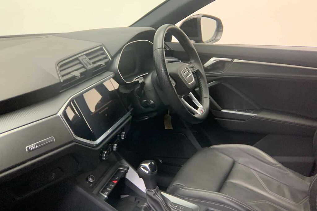 Audi Q3 S Line 35 Tfsi 150 Ps S Tronic - 2024 WM24LZJ Black #2