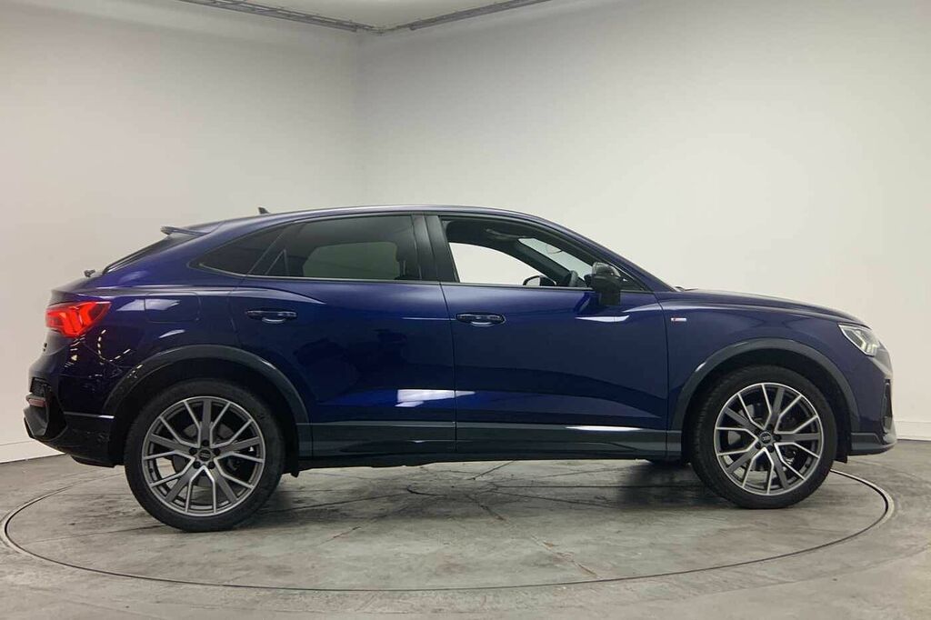 Audi Q3 Black Edition 40 Tfsi Quattro 190 Ps S Tronic - 20 Blue #4