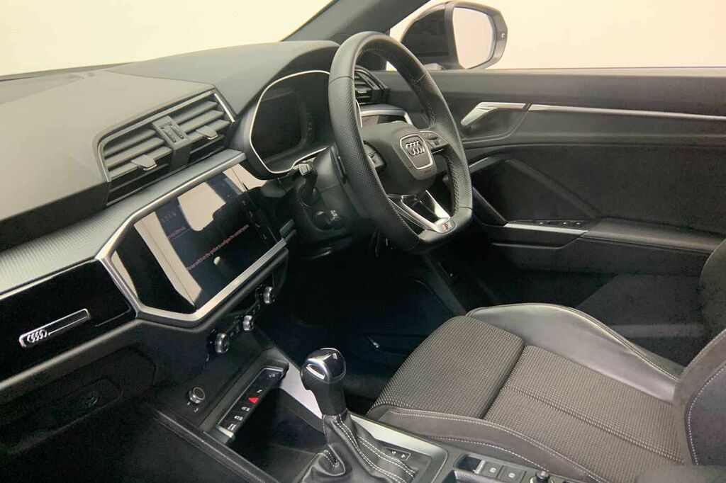 Audi Q3 Black Edition 35 Tfsi 150 Ps S Tronic White #2