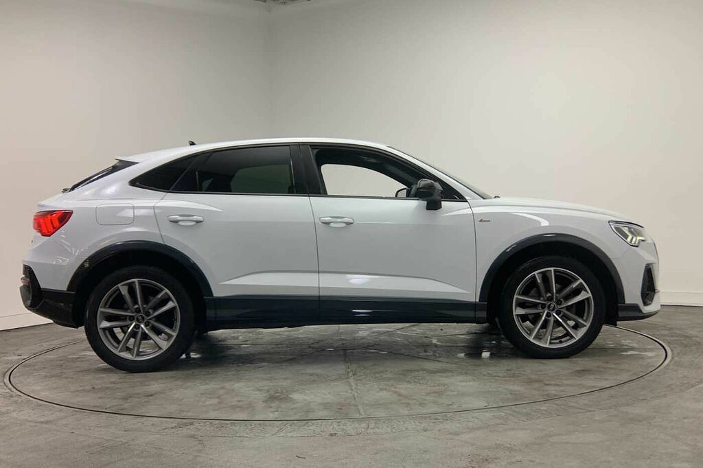 Audi Q3 Black Edition 35 Tfsi 150 Ps S Tronic White #4