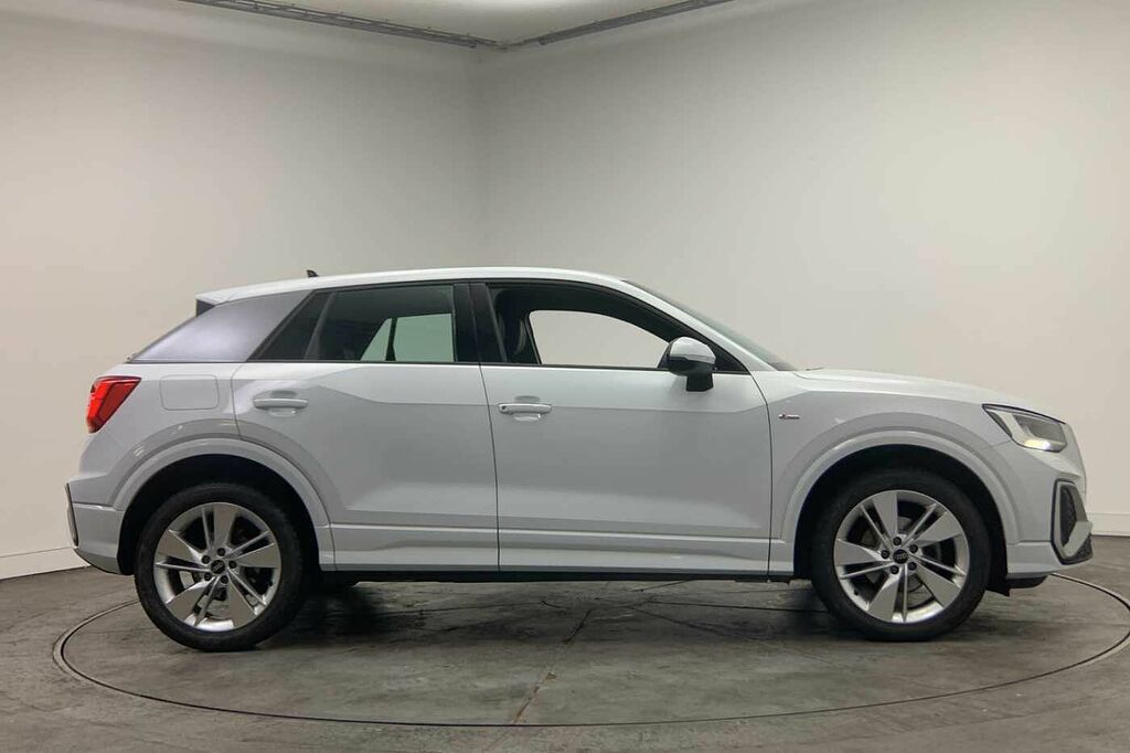 Audi Q2 S Line 35 Tfsi 150 Ps S Tronic White #4