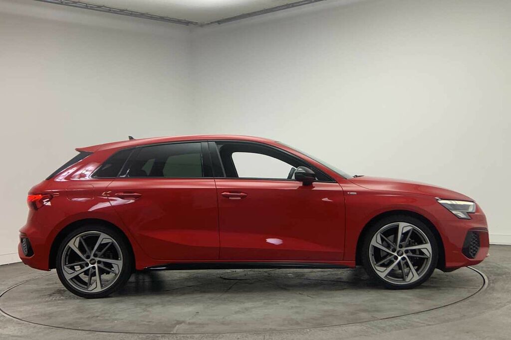 Audi A3 Black Edition 35 Tfsi 150 Ps 6-Speed - 2023 Red #4