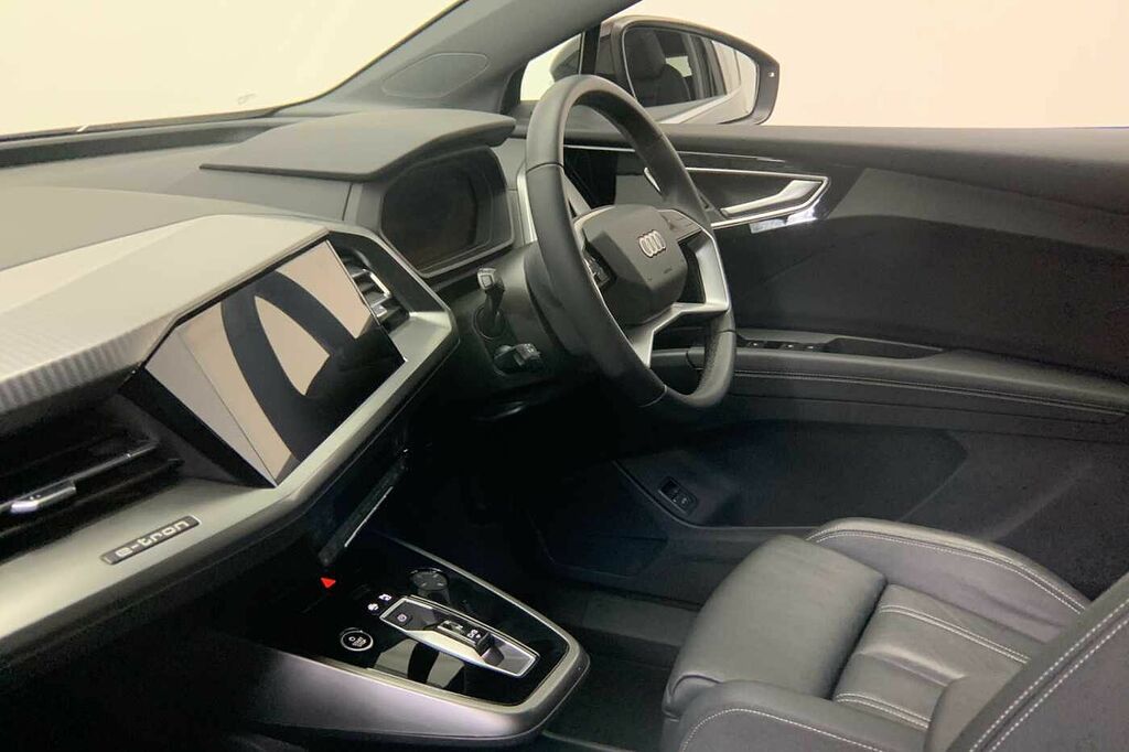 Audi Q4 E Tron Q4 Sport 45 E-tron 210,00 Kw Black #2