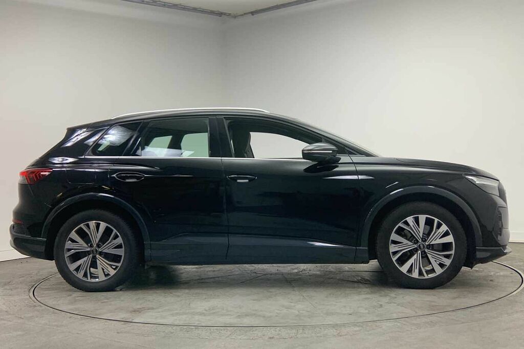 Audi Q4 E Tron Q4 Sport 45 E-tron 210,00 Kw Black #4