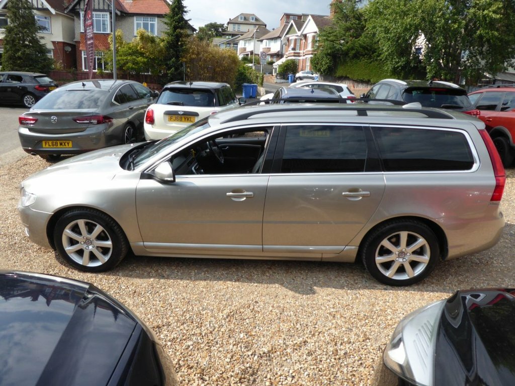 Volvo V70 2L Se Nav Gold #4