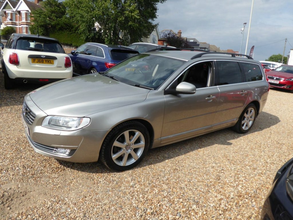 Volvo V70 2L Se Nav Gold #3