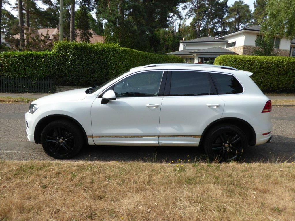 Volkswagen Touareg 3L Altitude White #5